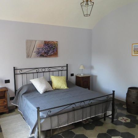 קאסטלמונטה La Bella Dormiente B&B מראה חיצוני תמונה